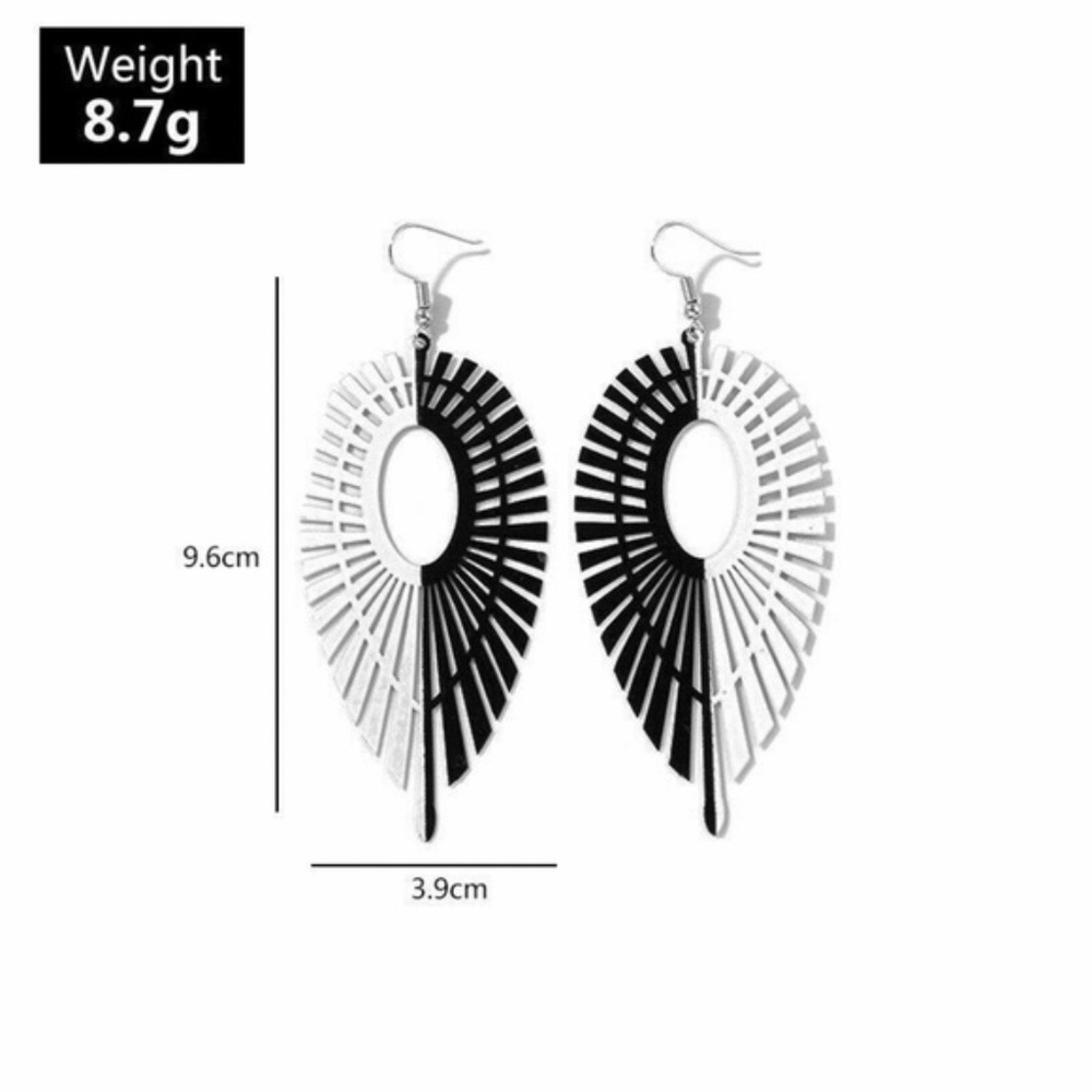 Womens‎ Black and White Acrylic Leaf Earrings - Picture 4 of 5
